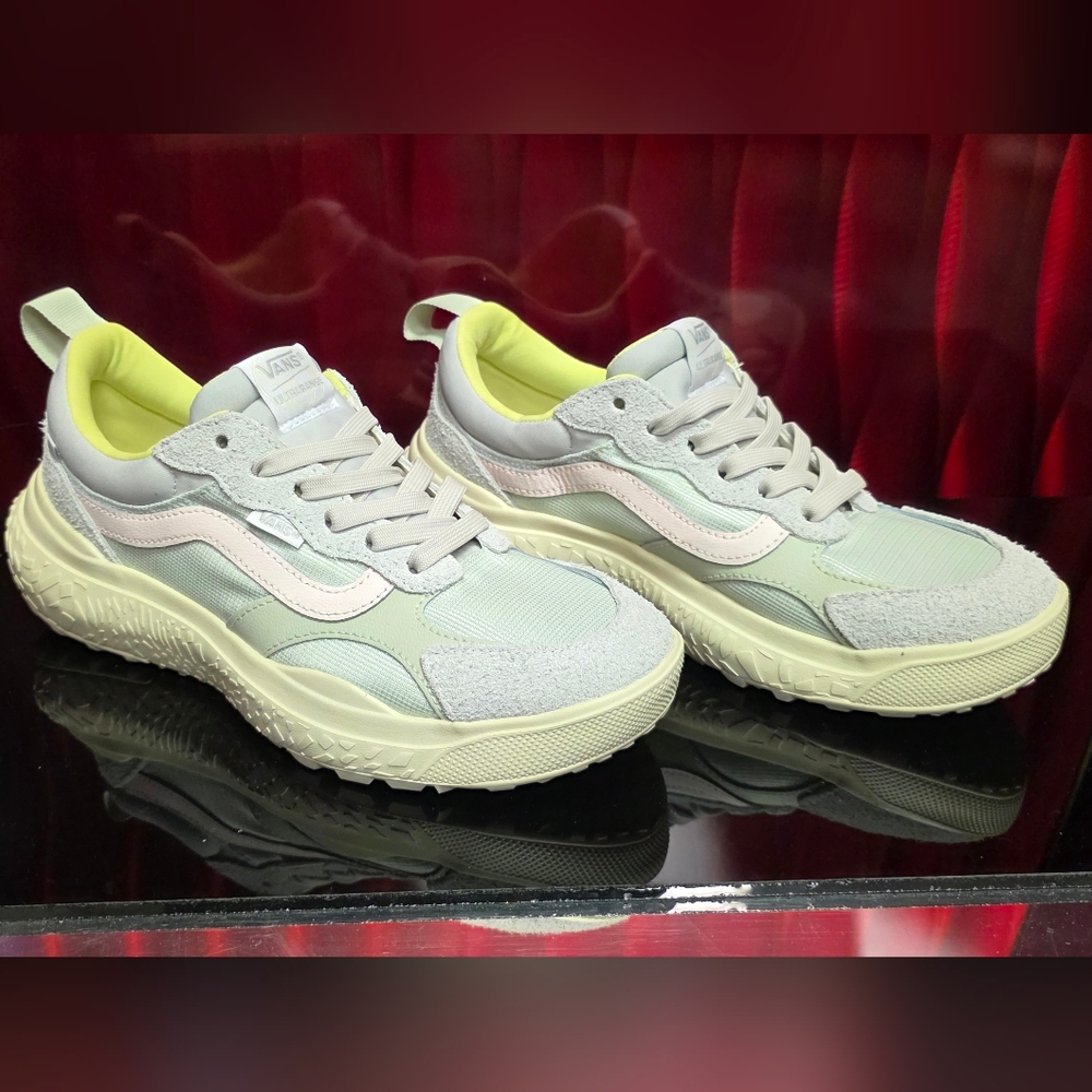 Vans Ultrarange Neo VR3 – Light Yellow / Multi – Size 3.5 Men / 5 Women
